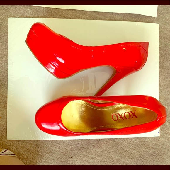 Red heels, closed toe